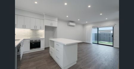 Modern Townhouse Living in Quiet Shepparton Pocket - Photo 3