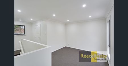 Low maintenance delight in prime location! - Photo 5