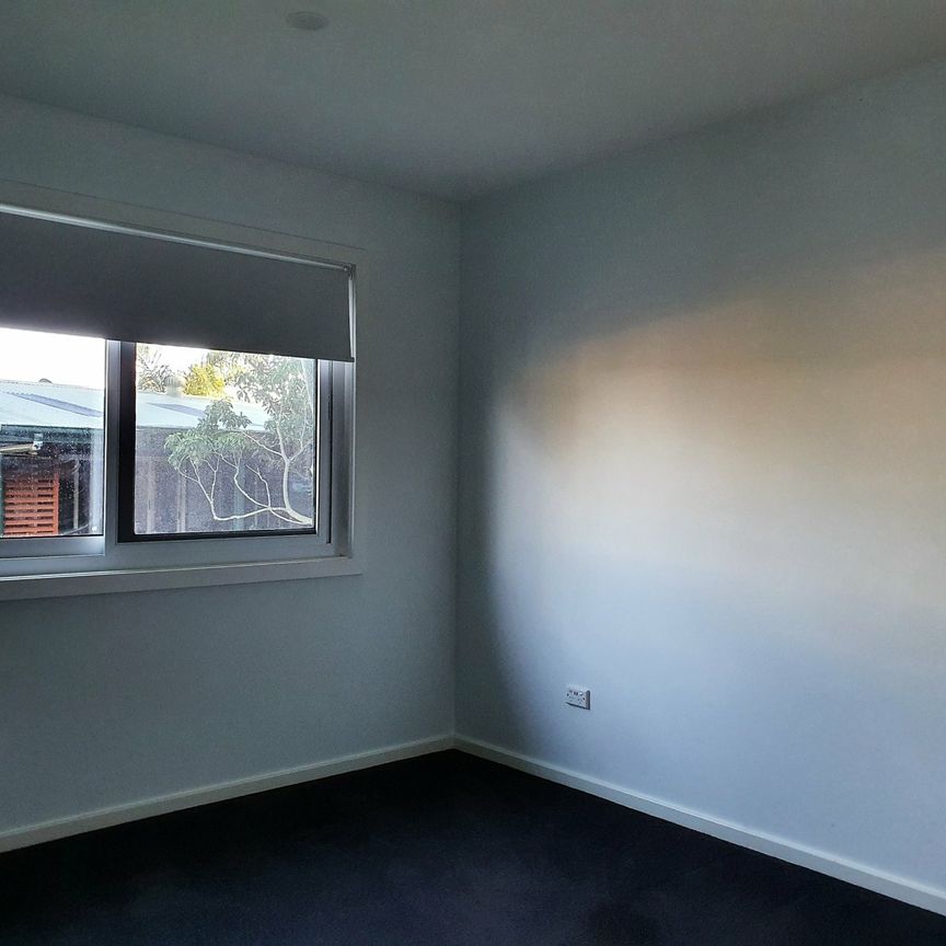 MODERN TWO BEDROOM GRANNY FLAT - Photo 1