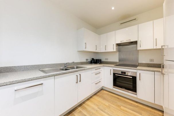 3 bedroom flat to rent - Photo 1