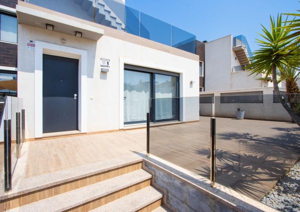 REF.7729 — Luxury Villa with Private Pool 500 Metres from the Sea