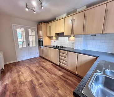 4 bedroom detached house to rent - Photo 3