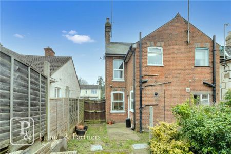 2 bedroom end of terrace house to rent - Photo 5