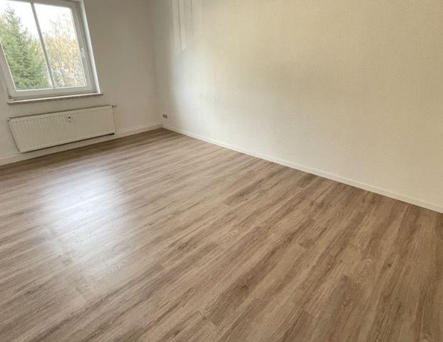 TOP Whg. im 2. OG - ruhige Lage - Bad mit Fenster - Balkon am Wohnzi.! - Photo 1