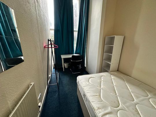 3 bedroom flat to rent - Photo 1