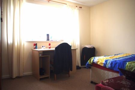 5 Bed - Forest Road, Greenstead, Colchester - Photo 3