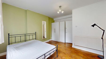 4 bedroom apartment to rent - Photo 5