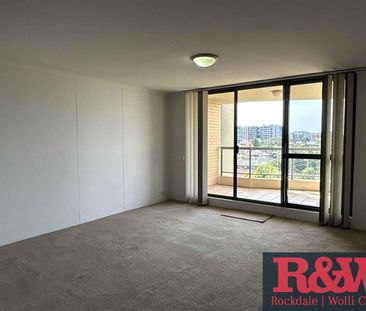 Freshly Updated and Light Filled Apartment - Photo 4