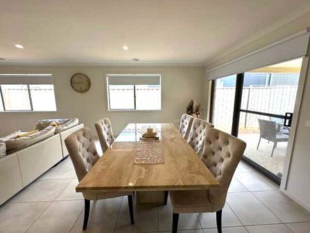 FULLY FURNISHED & VERY LUXURIOUS! - Photo 5