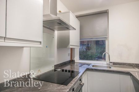 2 bedroom ground floor flat to rent - Photo 5