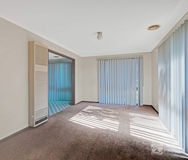 Beautifully Presented Family Home in Prime Melton West Location! - Photo 5