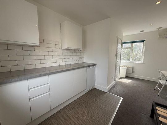 Brassie Avenue, East Acton, London, W3 7DE - Photo 1