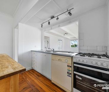 136 White Street, Wavell Heights QLD 4012 - House For Rent | Domain - Photo 3