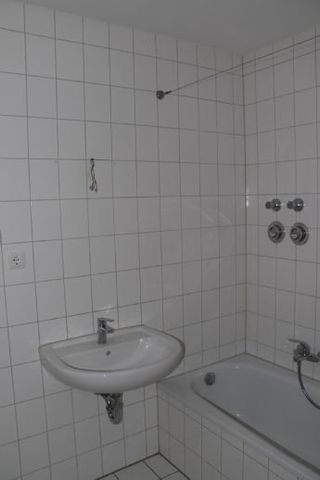 3,5-Raum-Wohnung, Aufzug, Citylage, Balkon, grosses Wohnzimmer ! - Photo 5