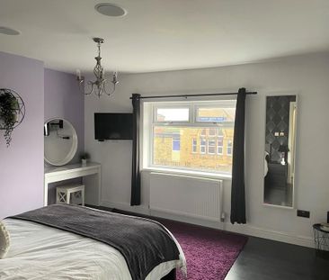 2 bedroom end of terrace house to rent - Photo 3