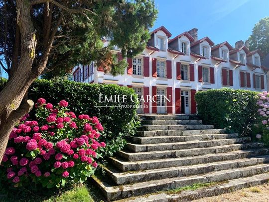 Château à louer à Ciboure, vue océan et montagnes avec piscine. - Photo 1