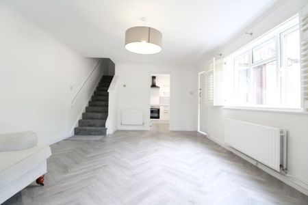 Jubilee Close, Haywards Heath, RH16 - Photo 4