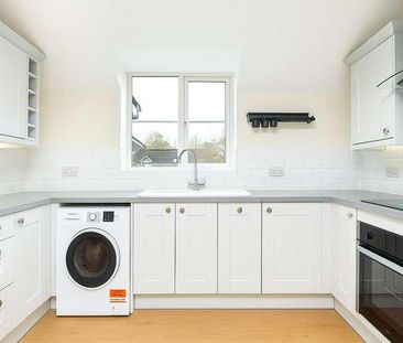 Kingswood Close, Camberley, Surrey, GU15 - Photo 5