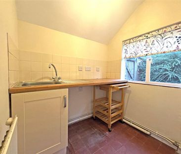 2 bedroom end of terrace house to rent - Photo 6