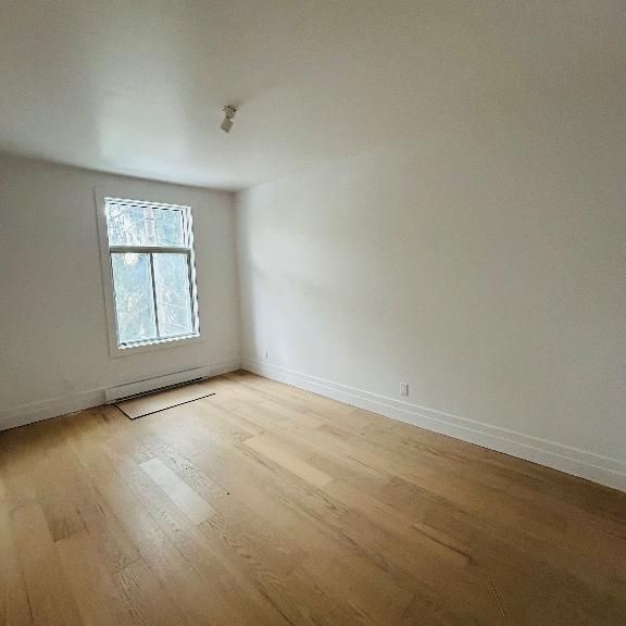 Grand 5 1/2 tout rénové - 2eme étage - Photo 1