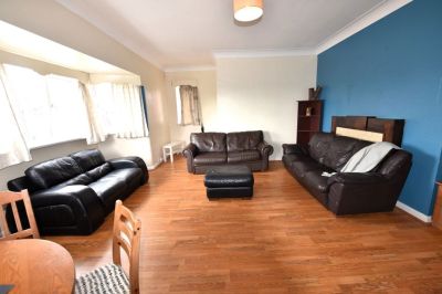 6 bedroom Flat in Bankfield Road, Leeds - Photo 1
