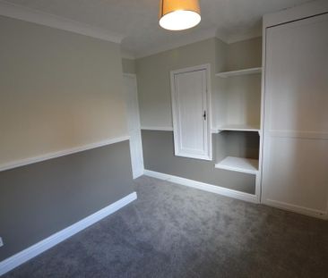 3 bedroom end of terrace house to rent - Photo 3