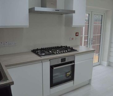 New North Road Ilford, IG6 - Photo 6