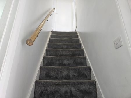 3 Bed Semi-Detached House, Gloucester Road, CR0 - Photo 4