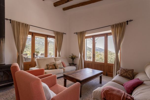 3 Bedrooms - Photo 1