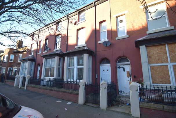 To Let 2 Bed Flat - Photo 1