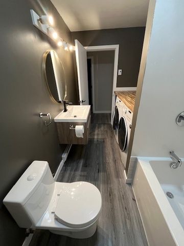 Beautifully Updated Duplex in University District – Unit B - Photo 2