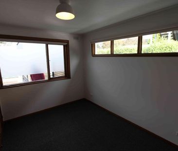 Newly Renovated Sunny Home in Taroona - Photo 2