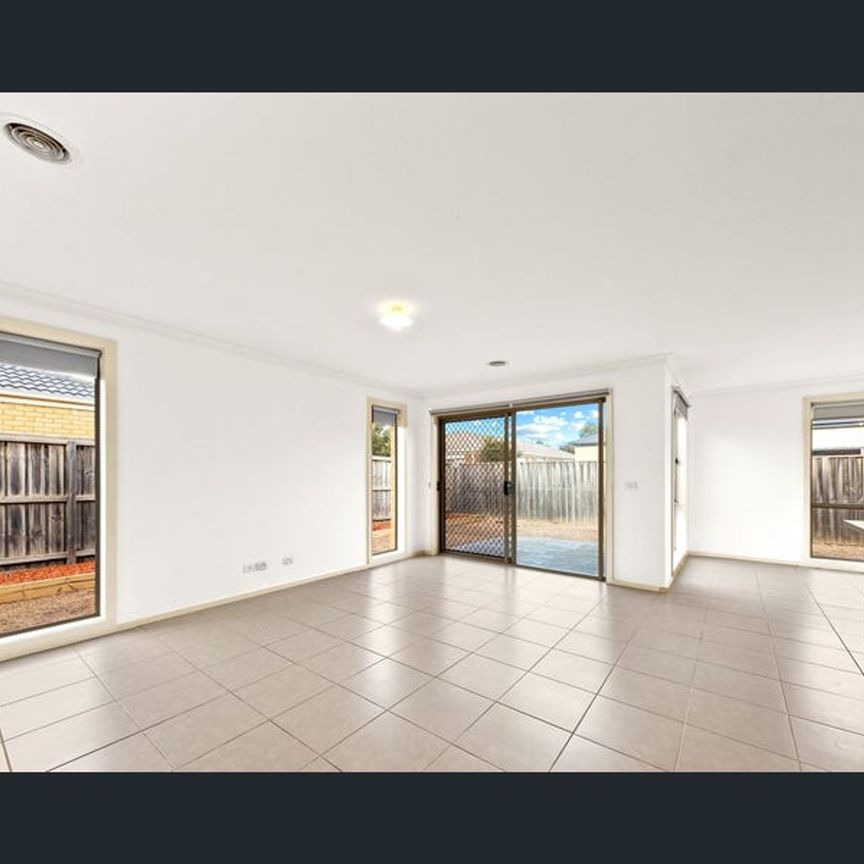 Take Advantage of This Tarneit Beauty&excl; - Photo 1