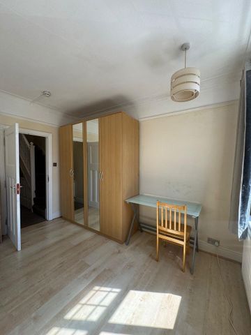 1 bedroom in a house share to rent - Photo 3