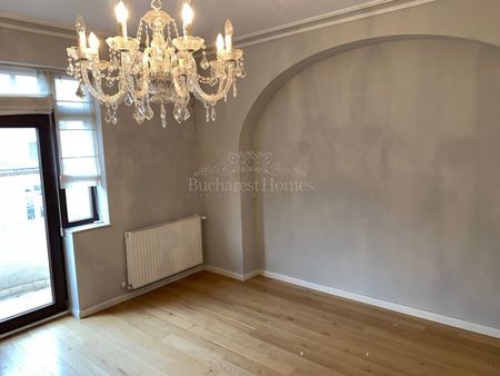 Beautiful Two Bedroom Apartment in a Palace - Piata Romana - Photo 2