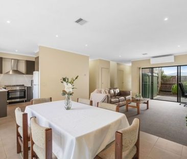 2/141 Stud Road Wantirna South VIC - Photo 4