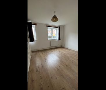 1 Bed Flat, Armoury Road, SE8 - Photo 3