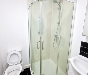 Burnside Road, Dagenham, RM8 1XD, Property for rent - Photo 2