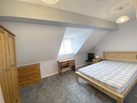 4 bedroom flat to rent - Photo 4