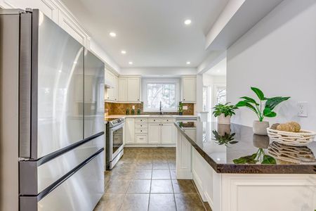 For Lease - 2075 Banbury Crescent, Oakville, Ontario - Photo 5