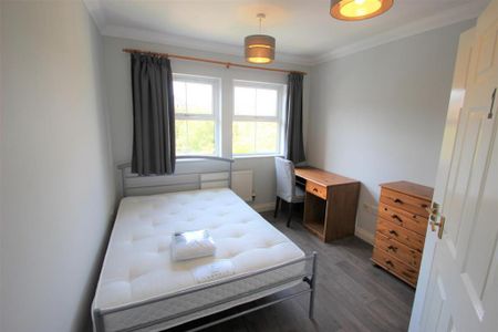 3 bedroom flat to rent - Photo 3