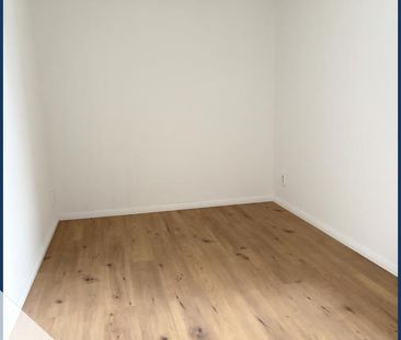 Frisch renovierte 2-Raumwohnung mit Einbauküche & ca. 50 m² Wohnkom... - Foto 1