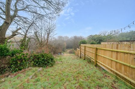 3 bedroom semi-detached house to rent - Photo 5