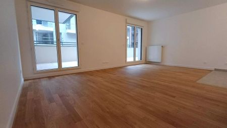 location Appartement T4 DE 93.8m² À COURBEVOIE - Photo 3
