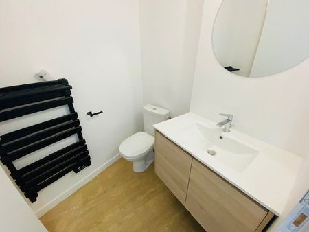 : Appartement 27.8 m² à ST ETIENNE - Photo 2