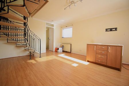 2 bedroom end of terrace house to rent - Photo 2