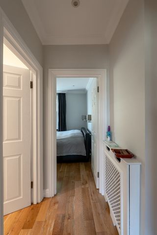 1 Bed Flat, Russell Road, W14 - Photo 2