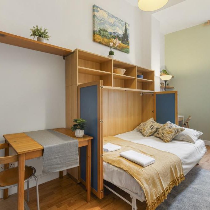 BILLS INCLUDED - Studio to rent in Earls Court, London SW5 - Photo 1