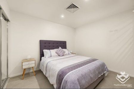 Stylish 2-Bedroom + Study Apartment with 2 Car Parks â 6 to 9 Month Lease - Photo 3