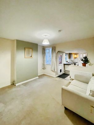 Three-bedroom terraced house with garden near city centre, Peterborough - Photo 1